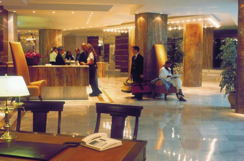 Hotel Serrano Palace 칼라 라트자다 내부 사진
