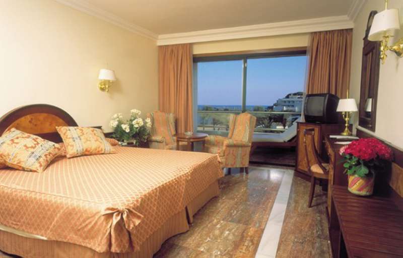 Hotel Serrano Palace 칼라 라트자다 객실 사진
